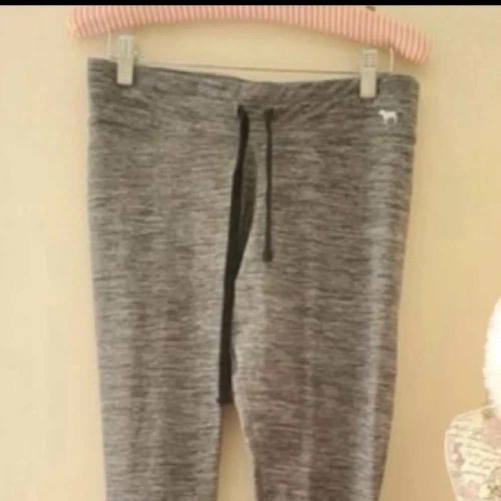 PINK Victoria's Secret Gray Leggings - Picture 8 of 8